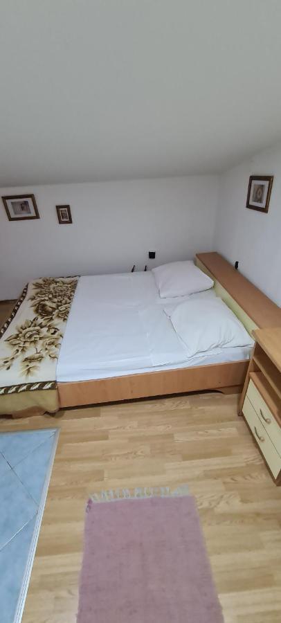 Apartments Hugo Малинска Номер фото