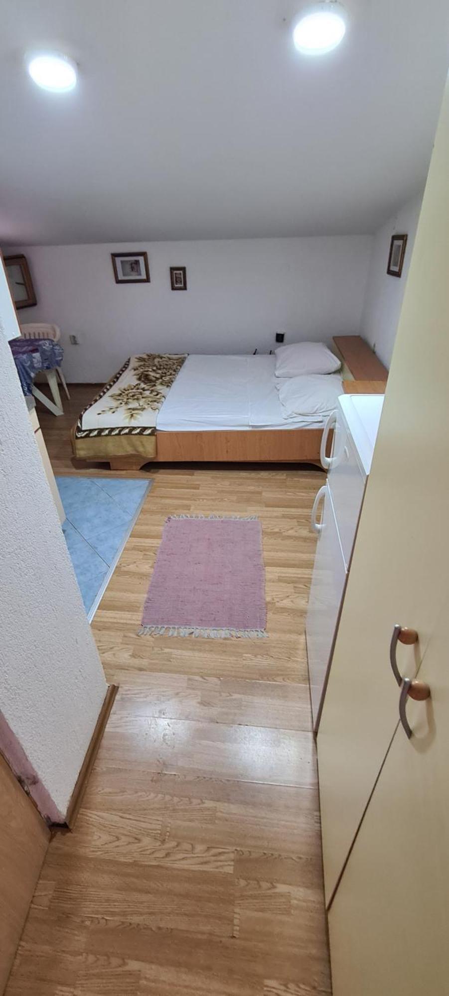 Apartments Hugo Малинска Номер фото