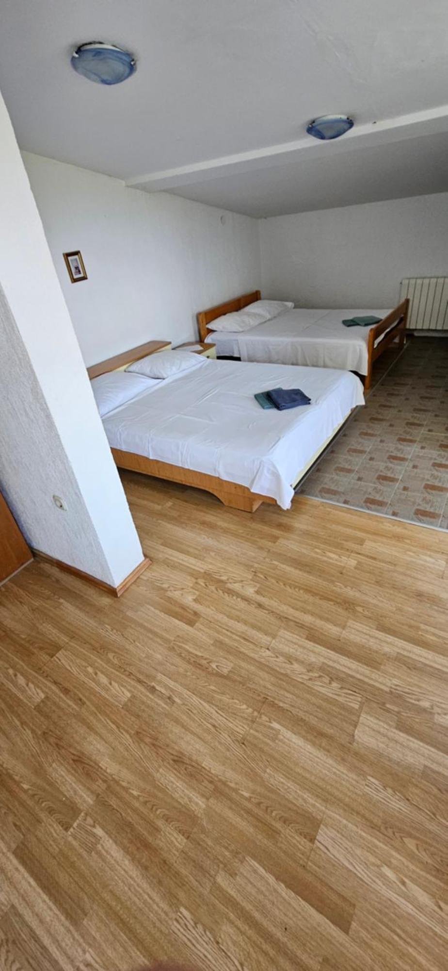 Apartments Hugo Малинска Номер фото