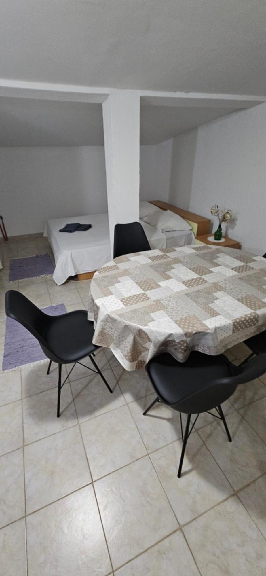 Apartments Hugo Малинска Номер фото