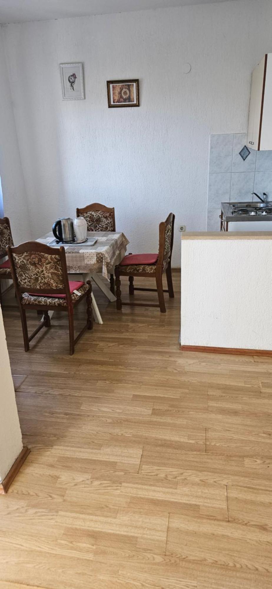 Apartments Hugo Малинска Экстерьер фото