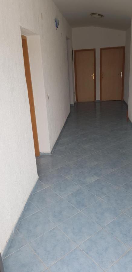 Apartments Hugo Малинска Экстерьер фото